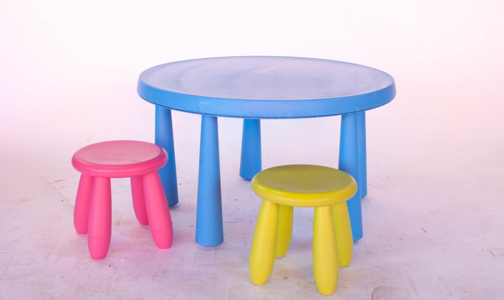 Kinderstoel kunststof verschillende kleuren